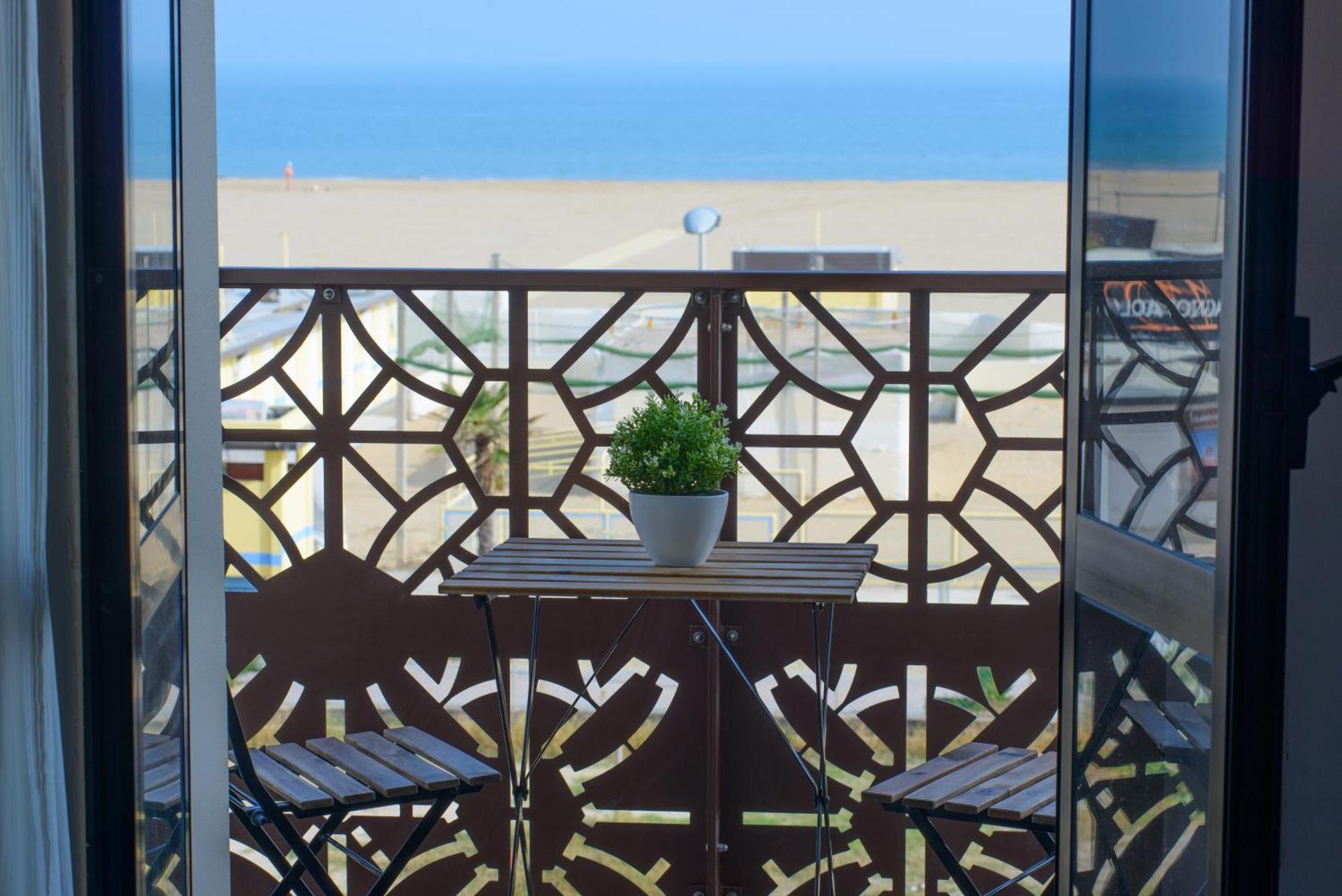 Hotel Nuova Medusa Rimini Exterior photo